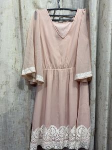 Elegant Pink Pleated Dress with Lace Trim