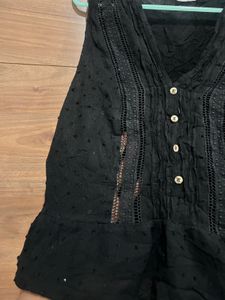 Black Sleeveless V-Neck Top
