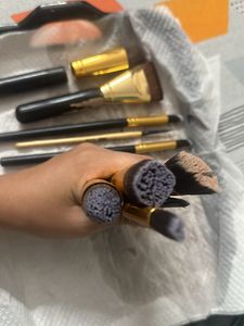 MAKE-UP BRUSHES (11 PIECES)