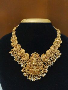 Necklace set with pearl hanging