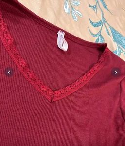 Chic Ribbed V-Neck Top with Lace Trim