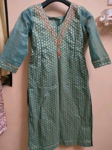 Teal Kurta Set with Embellished Neckline💛