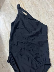 Black One-Shoulder Swimsuit