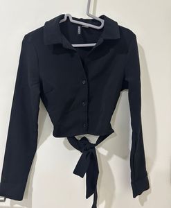 H&amp;M Black Tie-Back Cut-Out Cropped Shirt