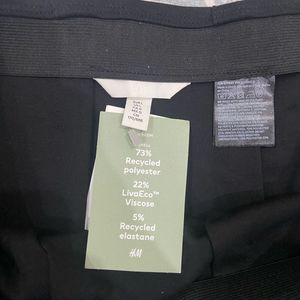 H&amp;M Classic Black Pleated Skirt