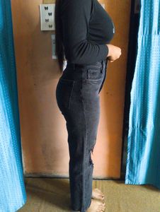 🖤🤍Distressed Black Jeans🤍🖤