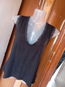 Lace Trim V-Neck Tank Top