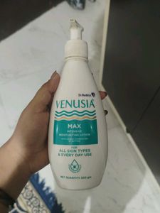 Venusia Max Intensive Moisturizing Lotion