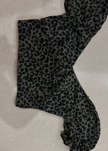 2 Tops combo- Black long sleeves top+Leapord print