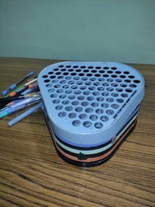Stylish Triangular Pen Organizer