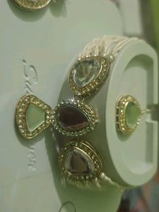 Elegant Kundan Necklace and Earrings Set