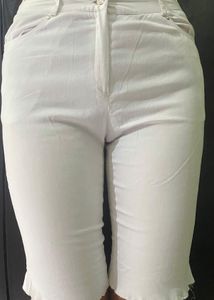 GOLF WEAR White Capri Pants