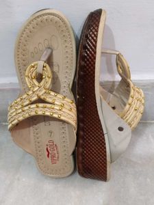 Stylish Vipro Gold Sandals