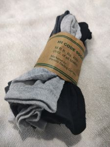 Brand New Seal Pack 4 Peice Socks