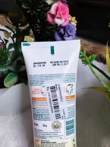 Himalaya Spot Clearing Turmeric Face Scrub