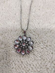 silver  look alike pendant and chain