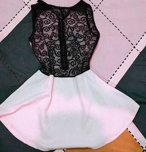Stylish sleeveless backless top lace detail