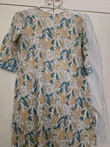 Beautiful Floral Print Kurta Set