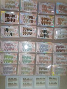 buy any 5 press on nails 💅