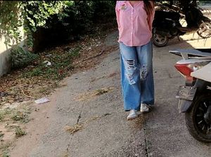 Distressed Wide Leg Jeans