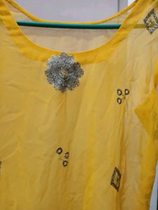 Yellow Embellished suit with inner duppata and sal