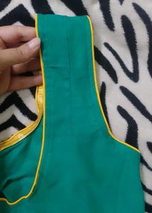 Blouse with piping