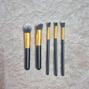 Set of 5 Makeup brushes
