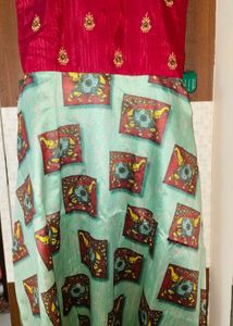 beautiful long flared kurta and dupatta,full lengt