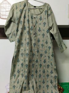 Beautiful sea green kurta. Breast size 38 , waist 32 to 34 and hips 36 to 38