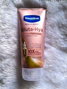 Gluta-Hya Serum in body lotion