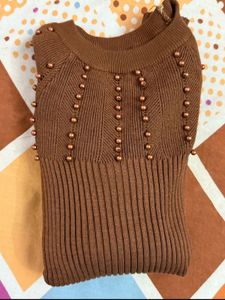 Ribbed Brown Knit Top with Pearls