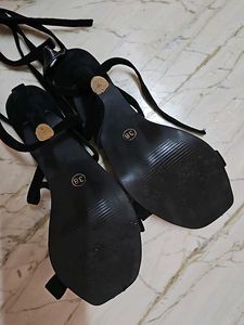 🌸🌸SALE🌺🌺Sexy Black Heels