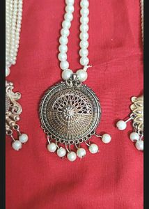 Elegant Pearl &amp; Antique Finish Necklace Set