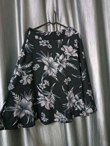 Floral Print Skirt 🤍