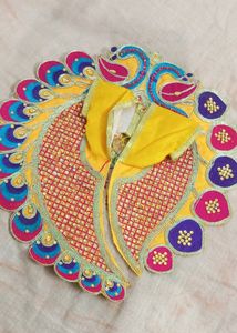 Laddo Gopal Ke Vastra