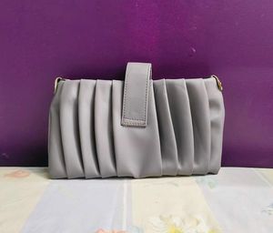 ⛓️ Stylish Grey Ruched Bag ⛓️