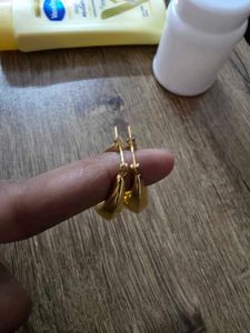 Elegant Gold Hoop Earrings