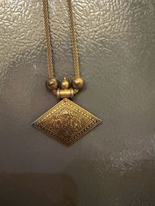 Elegant Gold Tone Pendant Necklace