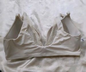 Comfortable White Bra with Lace