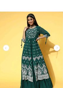 Elegant Green Embroidered Ethnic Gown with free de