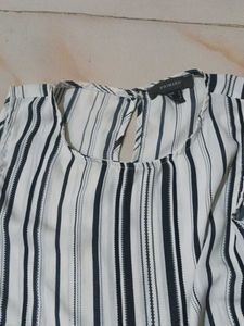 Chic Striped Sleeveless Top