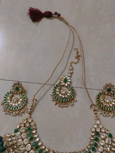 Stunning Kundan Necklace Set with Earrings