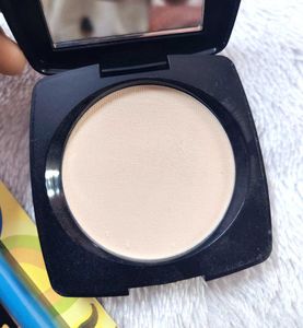 ELLE 18 Lasting Glow Compact 01 pearl
