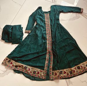 Emerald Green Kurta Set with Embroidery