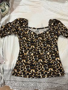 Leopard Print Puff Sleeve Top