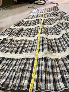 Chic Plaid Maxi Dress with Lace Trim
