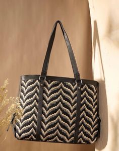 Stylish Chevron Print Tote Bag