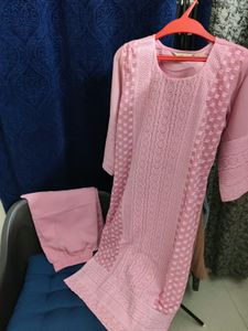 Elegant Pink Kurta Set with Intricate Embroidery