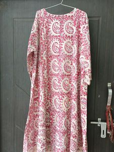 Elegant Red &amp; White Paisley Kurta
