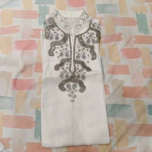 Embellished White Kurta and pent